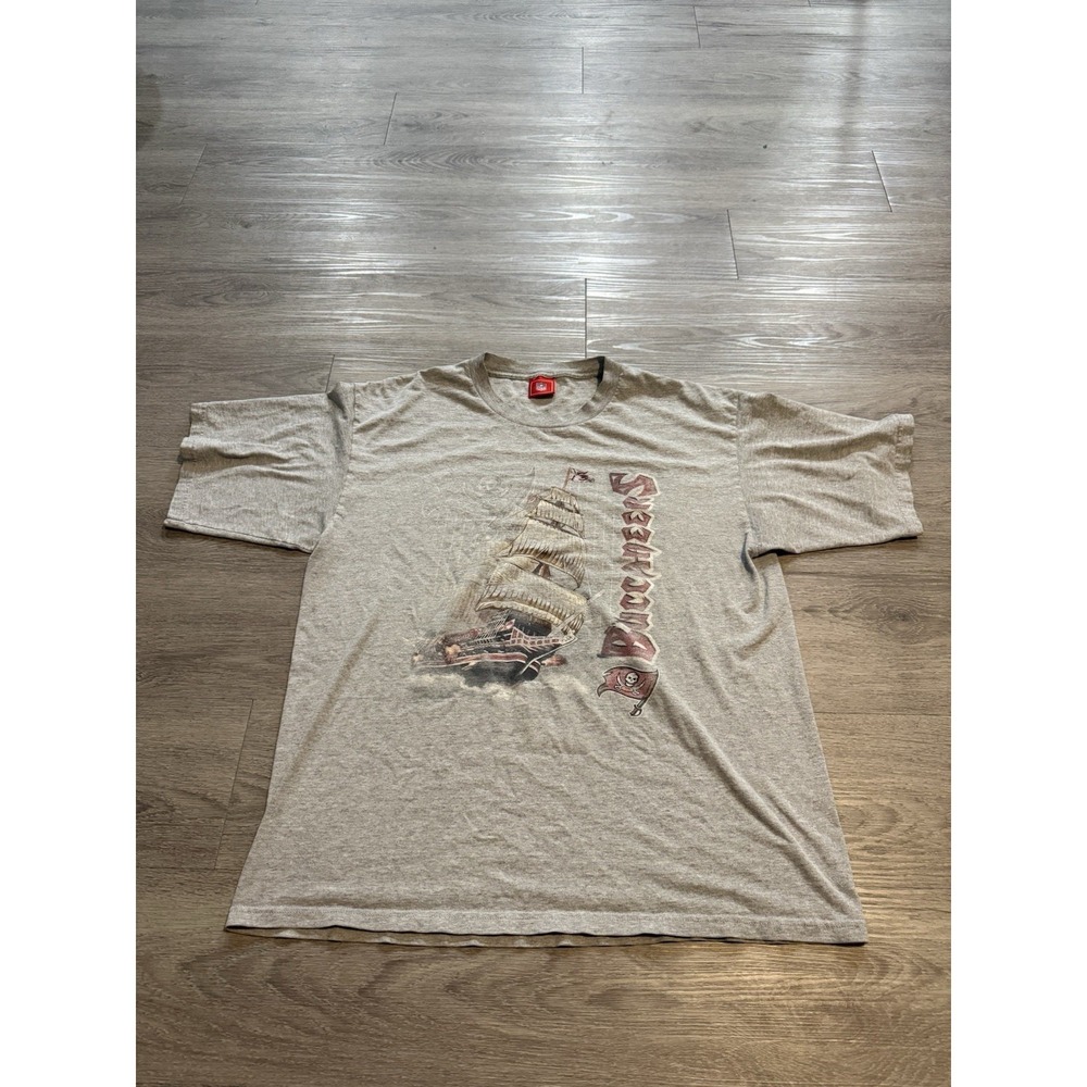 Vintage Y2K Tampa Bay Buccaneers T-Shirt XL NFL Team Apparel Pirate Ship